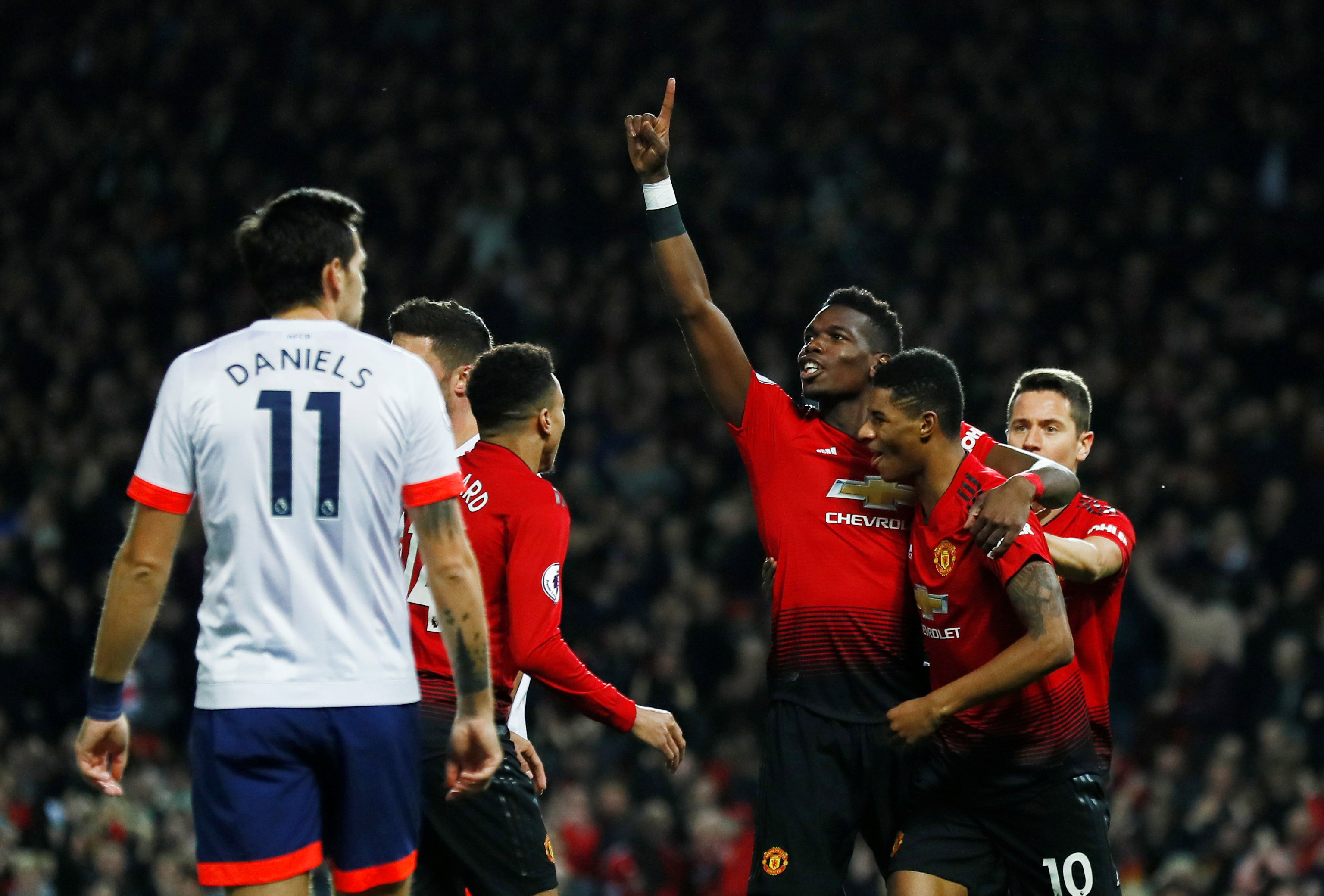 场传球拉扯 场传球拉扯