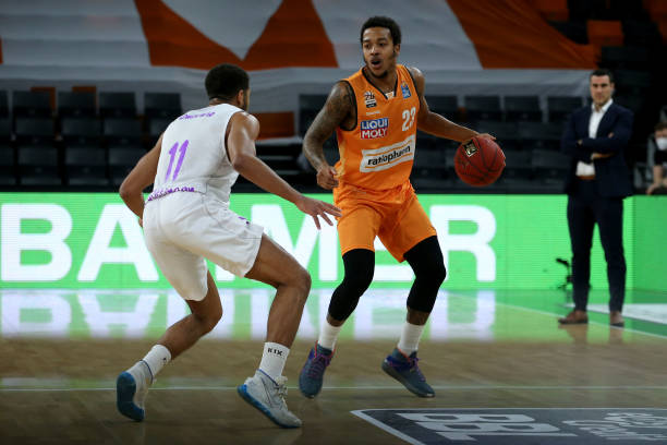 进行全面的 进行全面的